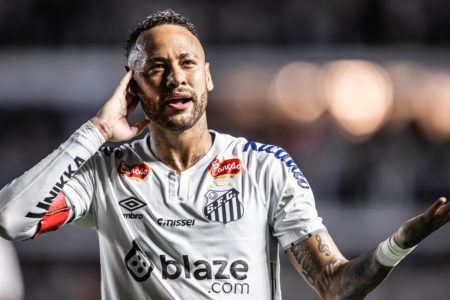 Foto colorida de Neymar, craque do Santos - Metrópoles