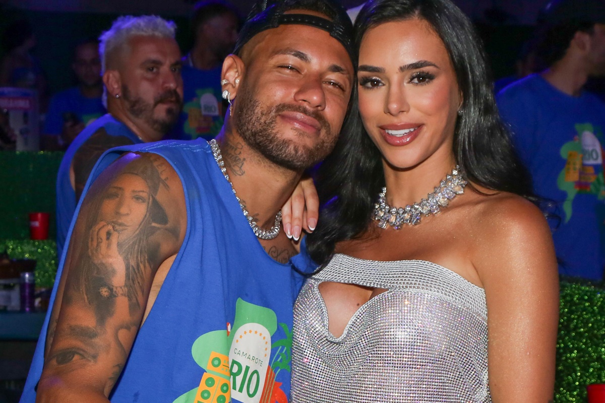 Neymar e Bruna Biancardi curtem Sapucaí em clima de romance - Metrópoles