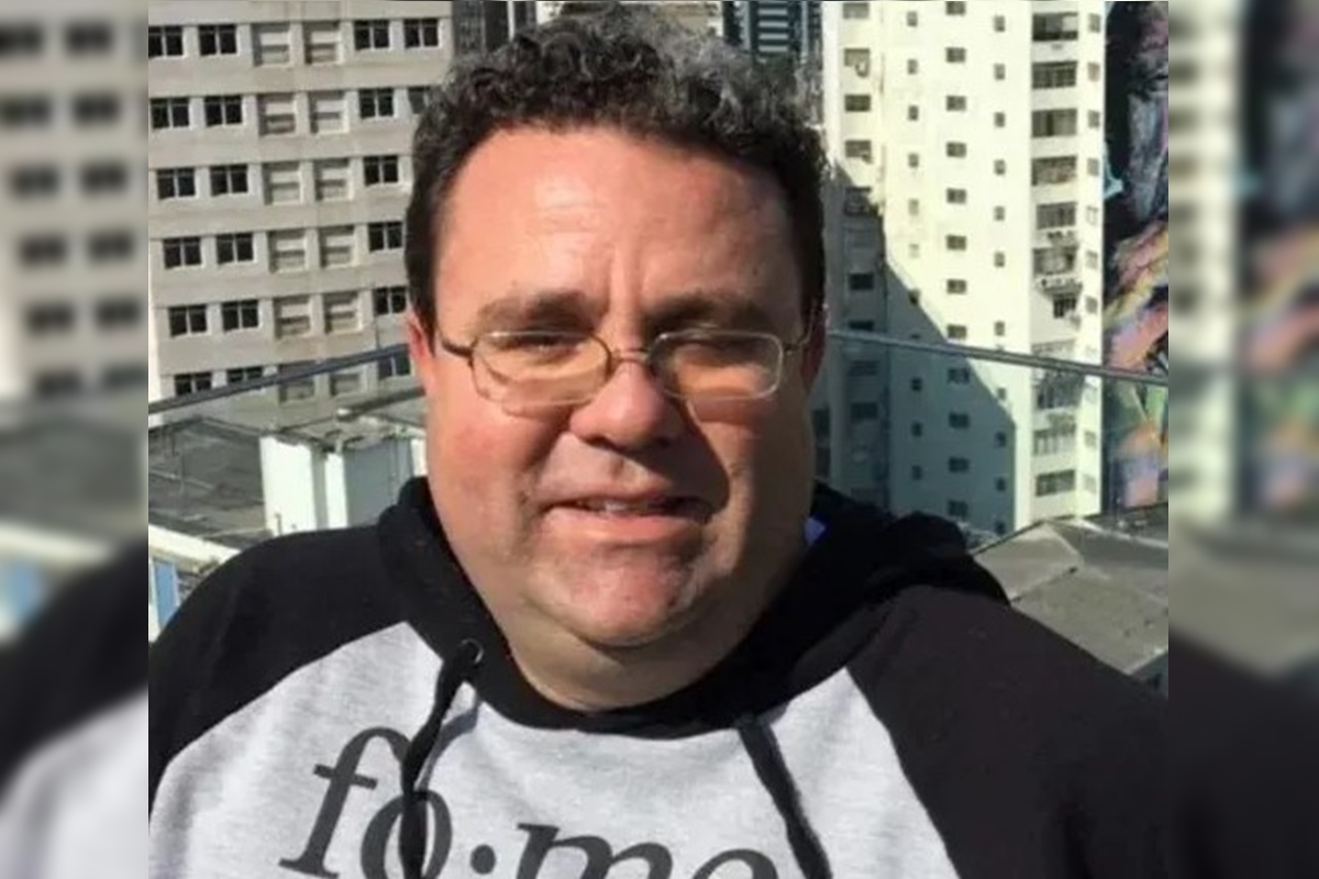 Jornalista é encontrado morto amordaçado com fita e com mãos amarradas