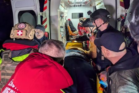 Ataque com mísseis russos a hotel na Ucrânia deixa mortos e feridos; vídeo