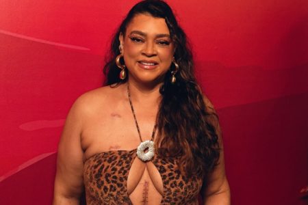 Preta Gil se emociona em primeiro banho de mar pós-cirurgia - Metrópoles