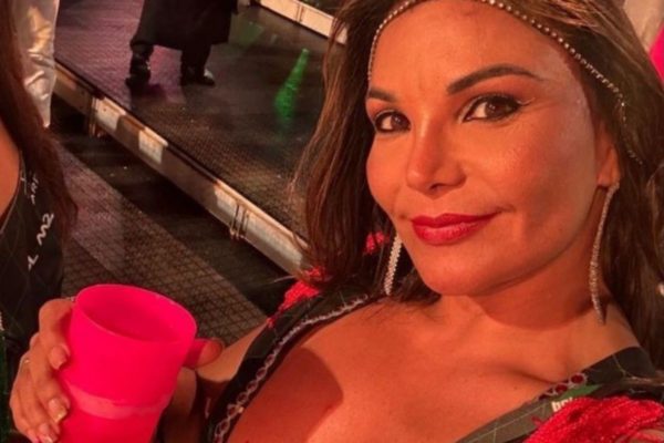 Foto colorida de Danielle Buenaga_Mulher acusada de morder pessoas em camarote da Sapucaí - Metrópoles