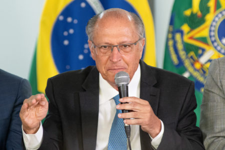 Geraldo Alckmin anunciou medidas visando a redução dos preços dos alimentos e zerar os tributos sobre vários alimentos importados - Metrópoles