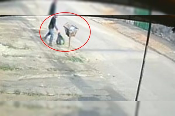 Vídeo mostra homem saindo da casa de mulher carbonizada e enterrada