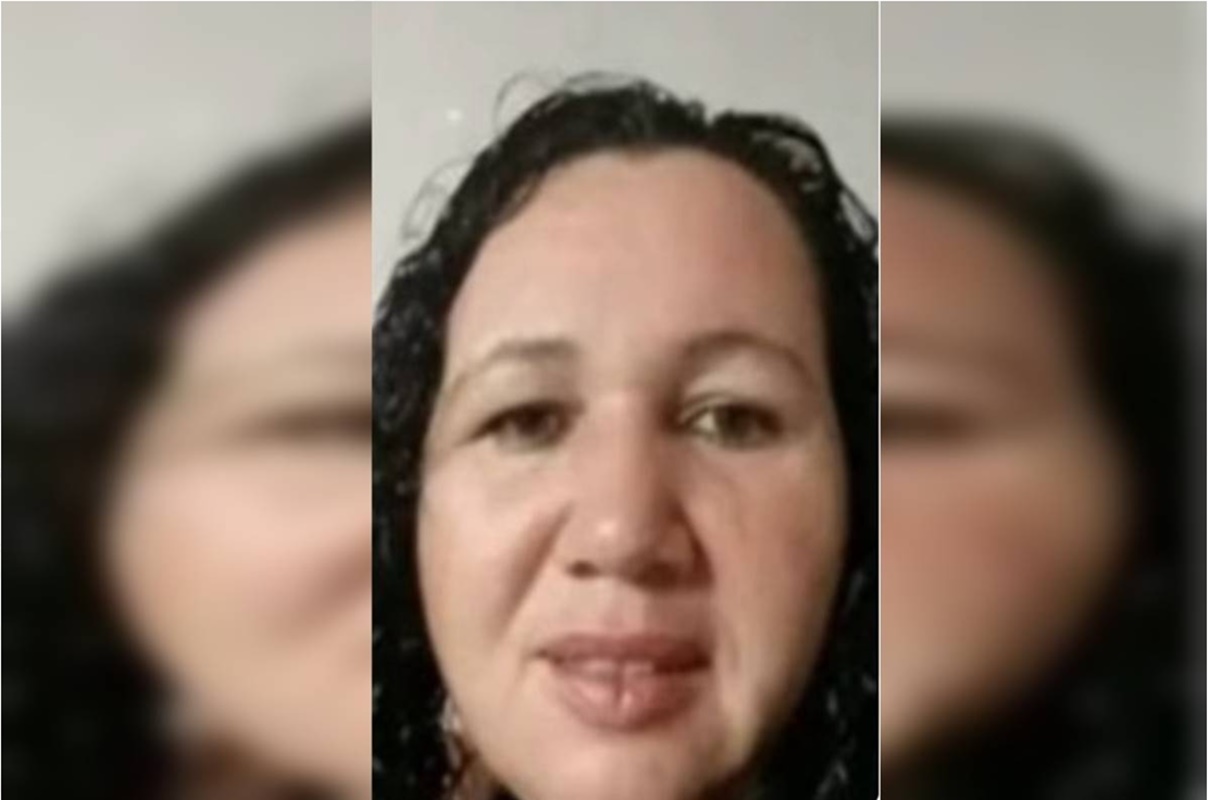 Mulher de cabelos negros
