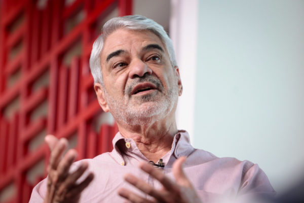 Humberto Costa, presidente interino do Partido dos Trabalhadores, é entrevistado no estúdio Metrópoles