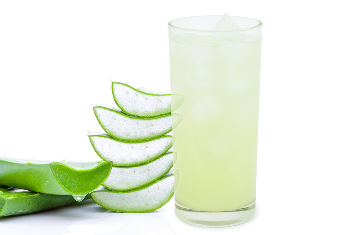 Foto colorida de suco de babosa - Metrópoles