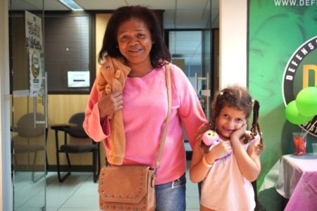Mulher e menina - Metrópoles
