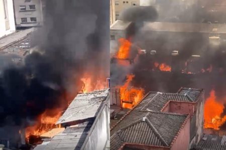 Montagem com duas fotos, nas quais barracos, levantados entre edificações, são consumidos por fogo - Metrópoles