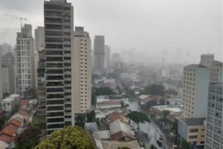 Frente fria vai trazer pancadas de chuva na capital paulista e na região metropolitana. Há risco de alagamentos a partir de segunda-feira - Metrópoles