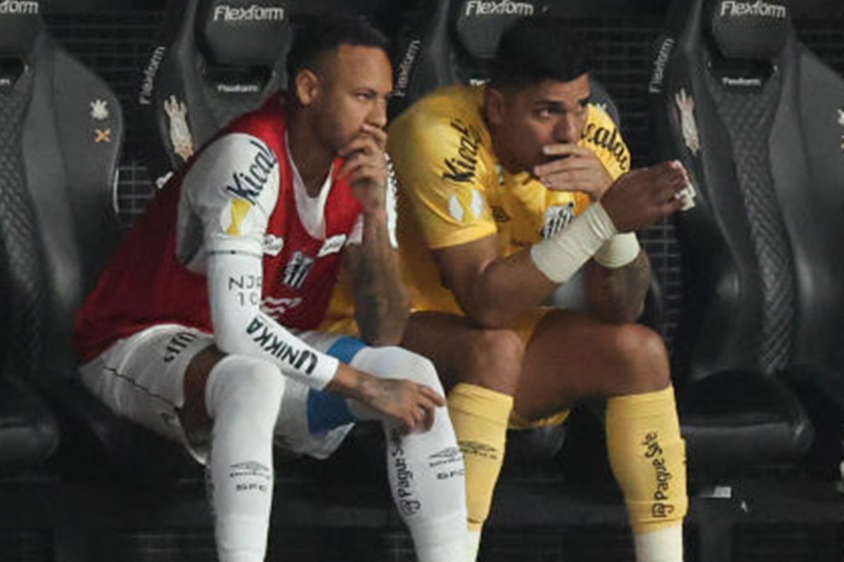 Neymar curte a folia lesionado, desfalca o Santos, é detonado e reage - Metrópoles