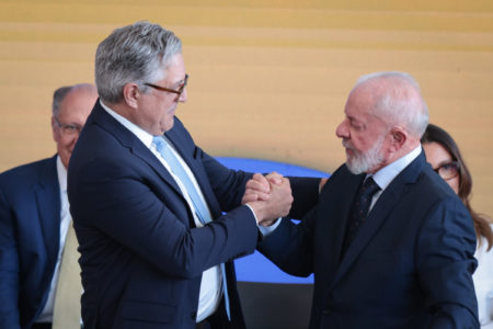 Presidente Lula dá posse a Alexandre Padilha, como ministro da Saúde, e a Gleisi Hoffmann, como ministra de Relações Institucionais, em cerimônia no Palácio do Planalto Metrópoles