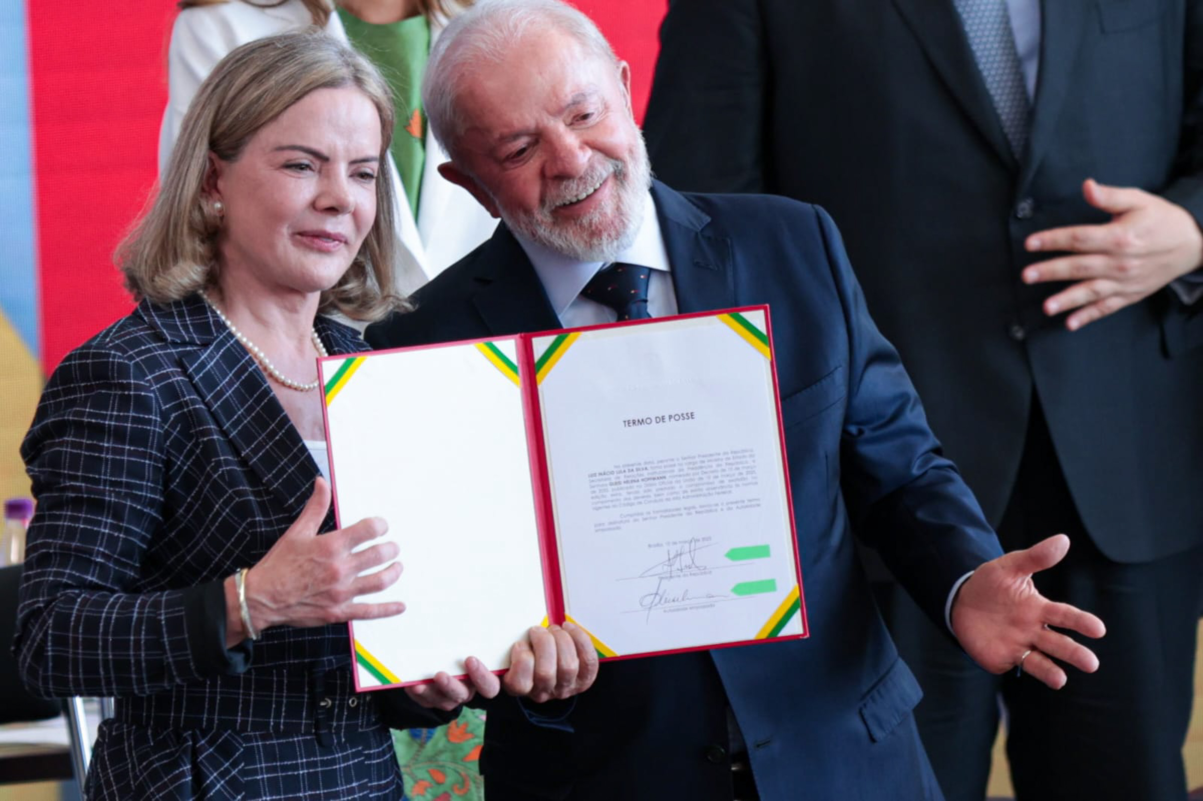 Ex-presidente do PT, Gleisi Hoffmann toma posse como ministra de Relações Institucionais do governo Lula Metrópoles