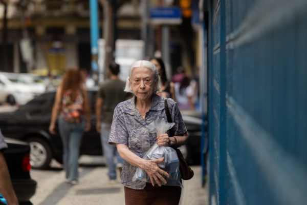 Cena colorida do filme Vitória, estrelado por Fernanda Montenegro - Metrópoles