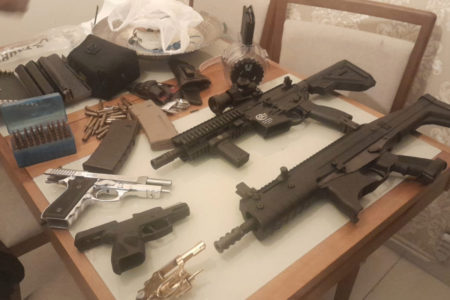 Polícia encontra arsenal de armas em São José dos Campos