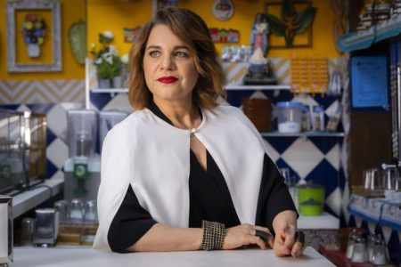 Foto colorida de Isabel Teixeira, a Violeta, de Volta por Cima - Metrópoles