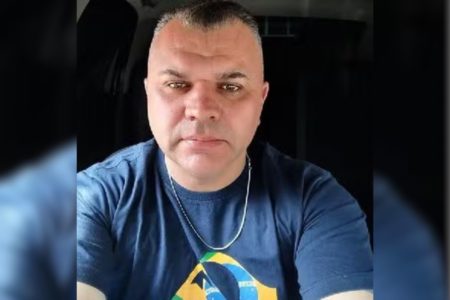 O taxista Elton Ferreira de Oliveira, de 43 anos, estava em um carro que foi atingido por uma árvore durante temporal de quarta-feira em SP - Metrópoles