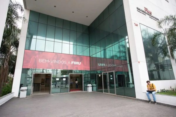 Imagem da entrada da FMU (Faculdades Metropolitanas Unidas) - Metrópoles