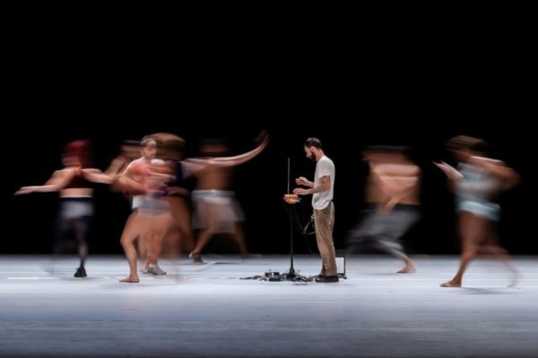 Fazem parte da programação do final de semana em SP show do Falamansa, Balé no Theatro Municipal, feira no MIS, exposições e peças de teatro - Metrópoles