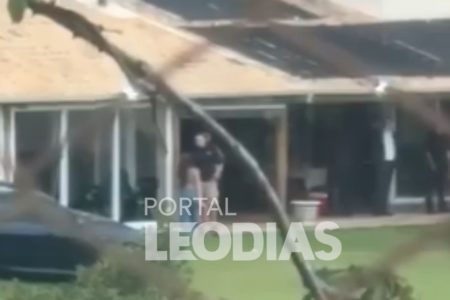 Mulher misteriosa chega no helicóptero de Neymar