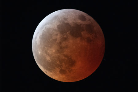 Lua de Sangue: veja imagens do eclipse que embelezou o céu do país