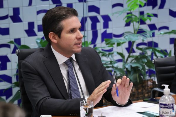 Hugo Motta em reunião do colégio de líderes