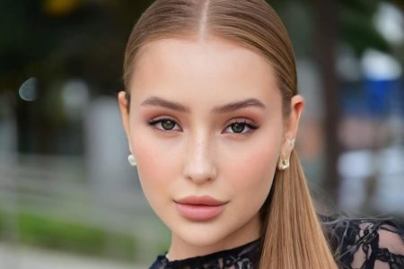 Imagem colorida de Any Awuada, suposta amante de neymar
