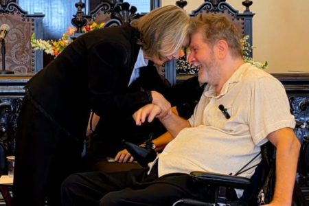 Foto colorida de Marcelo Rubens e Paiva Carmem Lucia - Metrópoles