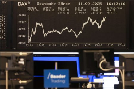 Imagem de balcão de negociações da Bolsa de Valores de Frankfurt, na Alemanha - Metrópoles