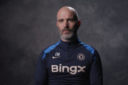 Foto colorida de Enzo Maresca, treinador do Chelsea - Metrópoles