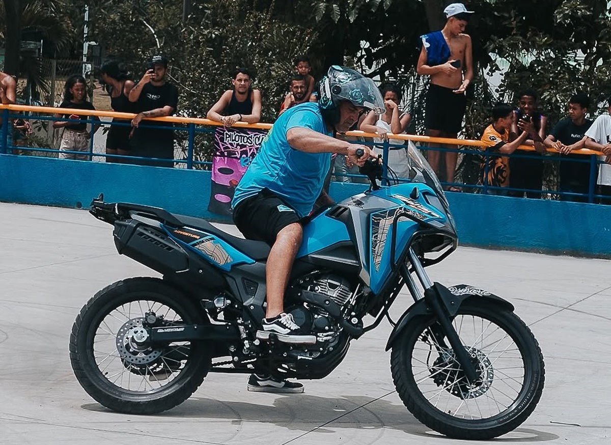 Influencer Leonardo Gonçalves, o Léo 01 do grau, de 45 anos morre após grave acidente de moto em São Gonçalo - Metrópoles