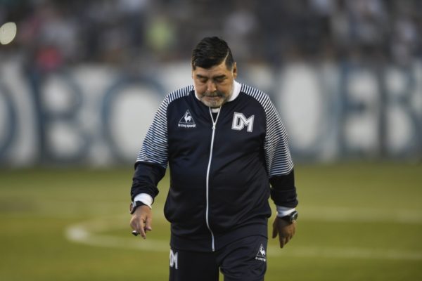 Maradona, em 2019, quando foi treinador do Gimnasia de La Plata - Metrópoles