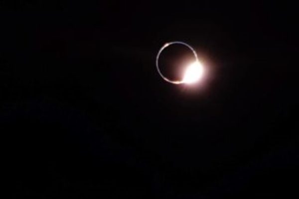 Eclipse lunar visto pelo robô Blue Ghost - Metrópoles