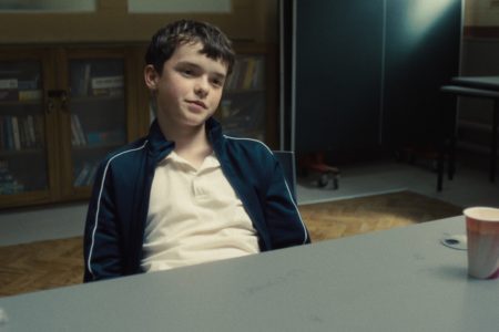 Imagem colorida de criança da série Adolescência
