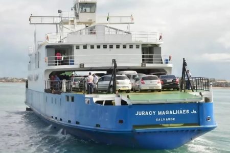 Imagem colorida de ferry-boat - Metrópoles