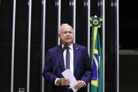Imagem colorida mostra deputado federal paulo azi | Metrópoles