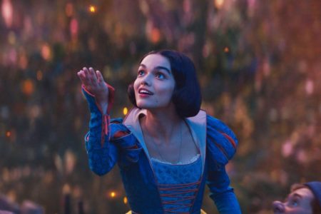 Rachel Zegler em cena de Branca de Neve (2025), da Disney - Metrópoles