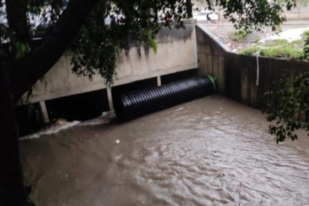Fotos de danos causados pelas enchentes no Campo Limpo, em São Paulo. - Metrópoles