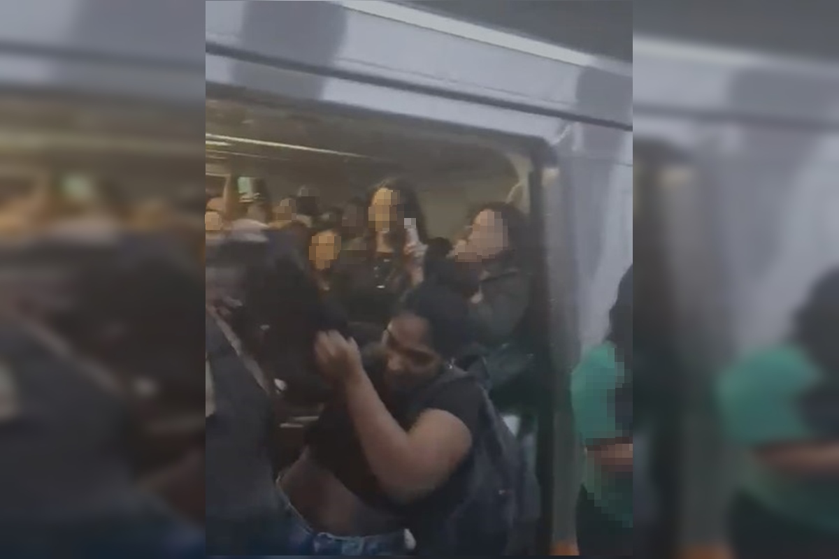 Mulheres brigam no Metrô