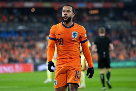 Foto colorida de Memphis Depay - Metrópoles