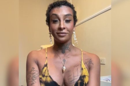 Imagem colorida mostra a cantora e atriz Linn da Quebrada - Metrópoles