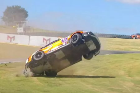 Imagem colorida de aciedente na Porsche Cup- MEtrópoles