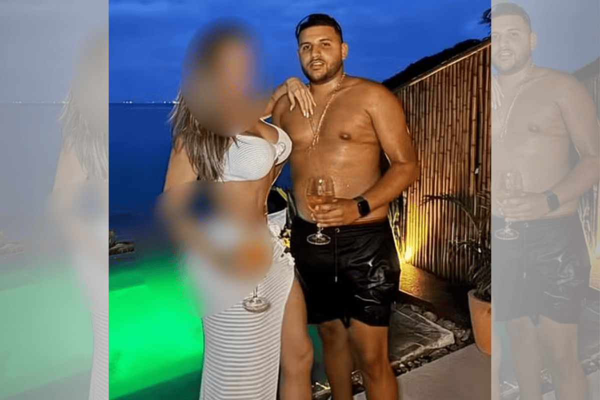 Homem e mulher na frente da piscina