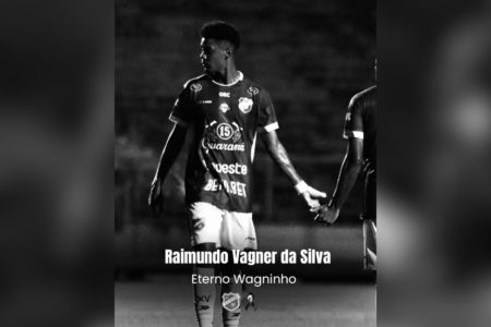 Imagem em preto e branco mostra foto de Wagninho atuando pelo XV de Jaú - Metrópoles