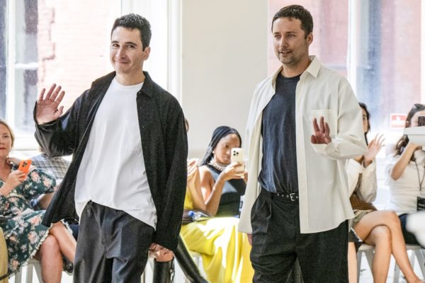Proenza Schouler Jack McCollough e Lazaro Hernandez novos diretores criativos da loewe - metrópoles