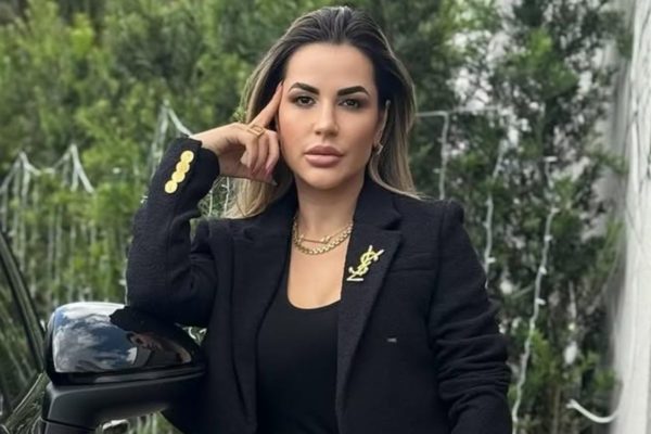 Foto colorida de Deolane Bezerra - Metrópoles