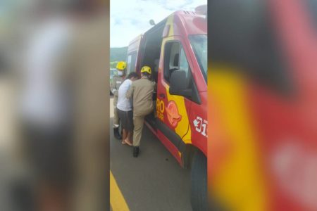 imagem colorida jovem surdo resgatado goias