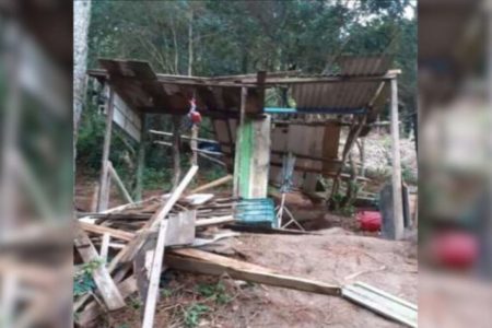 Imagem colorida mostra cativeiro em Florianópolis usado para abrigar turistas de São Paulo mantidos sob cárcere privado e torturados - Metrópoles