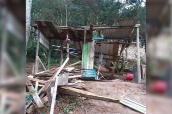 Imagem colorida mostra cativeiro em Florianópolis usado para abrigar turistas de São Paulo mantidos sob cárcere privado e torturados - Metrópoles