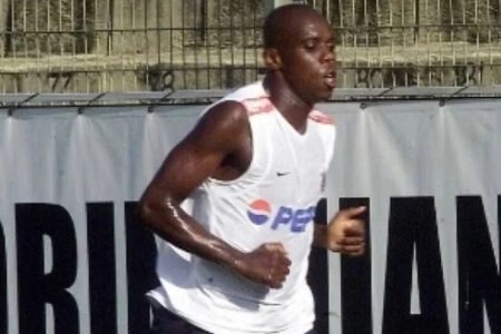 Foto colorida do ex-jogador Régis Pitbull, ex-Corinthians e Vasco - Metróples